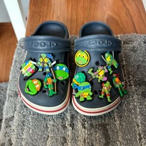 Size 8 crocs navy blue with white and red stripe